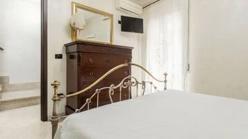 Comfort House, Balcony | 2 bedrooms, iron/ironing board, free WiFi, bed sheets