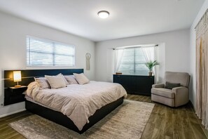 4 bedrooms, iron/ironing board, WiFi, bed sheets