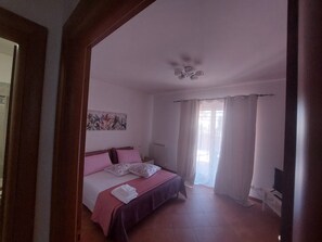 1 bedroom, WiFi, bed sheets