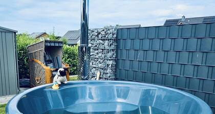 HeideFunHaus 2 - Gehobenes Ferienhaus für 18 Personen mit Sauna und Hot Tub.
