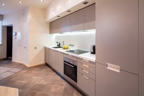 デラックス アパートメント 2 ベッドルーム 禁煙 コートヤードビュー | 専用キッチン