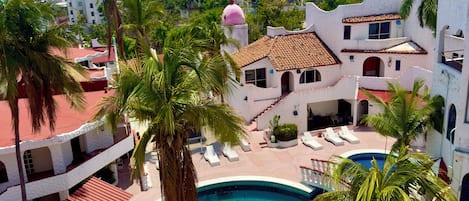 2 piscinas al aire libre