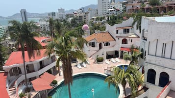 2 piscinas externas