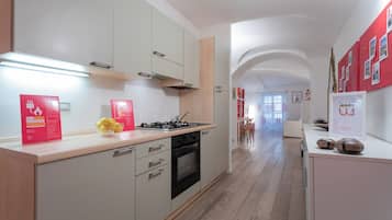 Apartment | Eigene Küche | Großer Kühlschrank, Ofen, Toaster, Kochgeschirr/Geschirr/Besteck