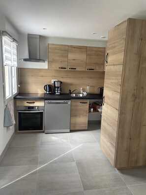Private kitchen - New home in quiet hamlet close to beaches. (Rue)