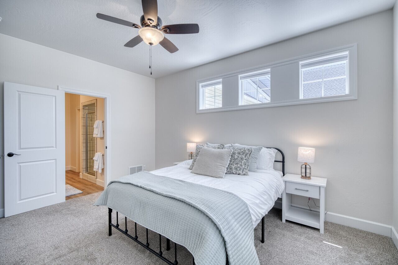 3 camere, una scrivania, ferro/asse da stiro, culla da viaggio