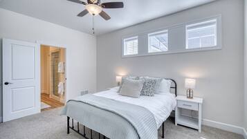 3 camere, una scrivania, ferro/asse da stiro, culla da viaggio