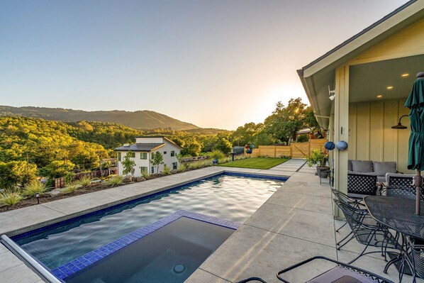 A heated pool - Cloud 9 - A Retreat for Bliss and Happiness (Glen Ellen)