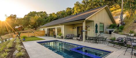 Een verwarmd zwembad