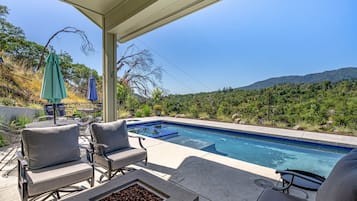 Een verwarmd zwembad