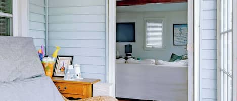 3 bedrooms, desk, WiFi