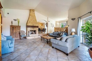 TV, fireplace, DVD player, table tennis