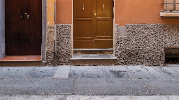 A building with a brown door and a number '19' sign.