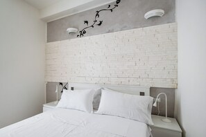 Apartment | 2 bedrooms, desk, laptop workspace, iron/ironing board