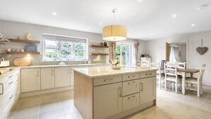 Unclassified image, 2 of 25, button - Cherry House - sleeps 8 guests  in 4 bedrooms (Thornham)