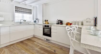 Pantiles - sleeps 4 guests in 2 bedrooms
