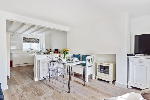 Pantiles - sleeps 4 guests  in 2 bedrooms