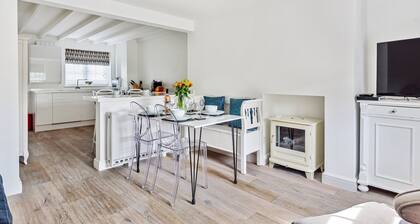 Pantiles - sleeps 4 guests in 2 bedrooms