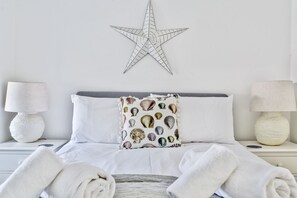 2 bedrooms, iron/ironing board, free WiFi, bed sheets - Pantiles - sleeps 4 guests in 2 bedrooms (Burnham Market)