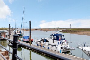 Marina - Channel View - sleeps 2 guests in 1 bedroom (Wells-next-the-sea)