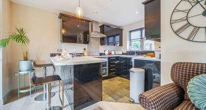 2 Railway Cottages - sleeps 6 guests in 3 bedrooms