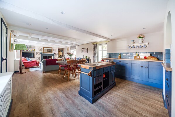 Interior - Cherryhill - sleeps 5 guests in 3 bedrooms (North Creake)