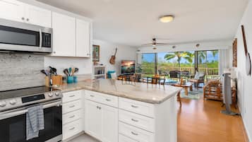 Condo, Multiple Beds (Keauhou Punahele#E-202) | Private kitchen