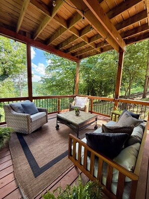 Property grounds - Jackson’s Cabin - Luxury Dog-Friendly Log Cabin (Eureka Springs)