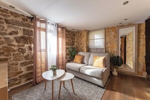 Smart-TV, Kamin, Videospiele, Tischfußball