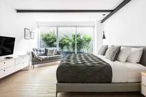 3 habitaciones, tabla de planchar con plancha, wifi y ropa de cama 