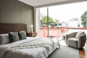 3 chambres, fer et planche à repasser, Wi-Fi, draps fournis