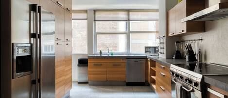 冰箱、微波炉、烤箱、炉灶