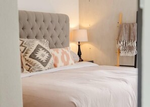 Iron/ironing board, travel cot, WiFi