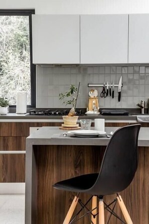 Fridge, microwave, oven, stovetop - Mr. W | Apartment with Roof Garden in Condesa (Ciudad de México)