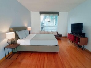 Bügeleisen/Bügelbrett, Reisekinderbett, WLAN, Bettwäsche