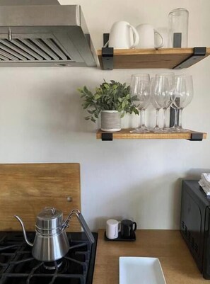 Fridge, microwave, oven, stovetop - Cozy Casita Needles (Needles)