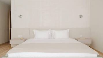 2 bedrooms, iron/ironing board, travel cot, WiFi