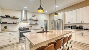 Fridge, microwave, oven, stovetop - Prime Location/Fireplace/Private Yard (Sedona)