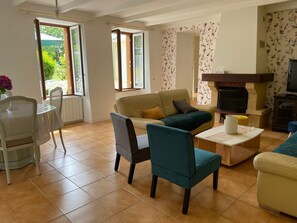 Living area - Family home between sea and countryside (Lantic)