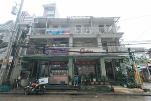 A multi-story building with a storefront on the ground floor. - Catlea Inn (Pasay)
