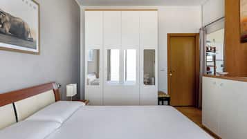 Appartement, uitzicht op stad | 1 slaapkamer, een strijkplank/strijkijzer, gratis wifi, beddengoed