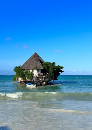 Beach - WelcomeHome Zanzibar Double Room with Garden View (Jambiani)