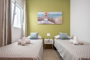 2 slaapkamers, een strijkplank/strijkijzer, gratis wifi, beddengoed