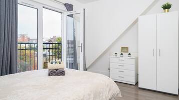 4 bedrooms, iron/ironing board