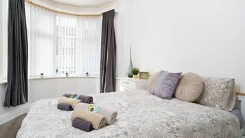 4 bedrooms, iron/ironing board