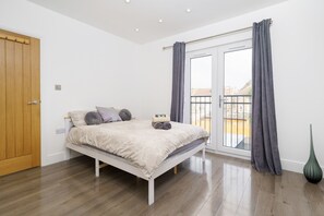 4 室のベッドルーム、アイロン / アイロン台