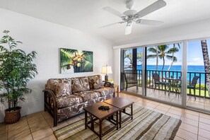 公寓客房, 1 張加大雙人床和 1 張沙發床 (Kona Isle E24) | 起居區