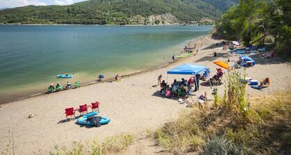 Fairway Oaks Lodge/ Two living areas/ close to skiing, boating, golf