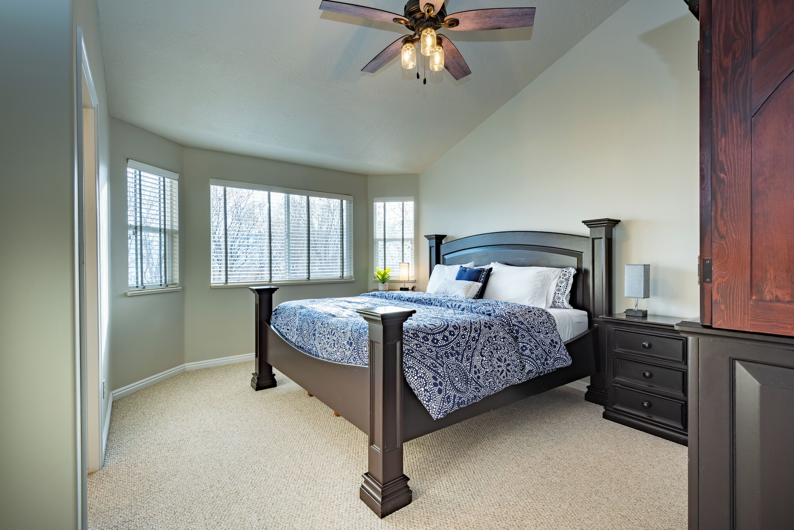 6 bedrooms, iron/ironing board, travel crib, free WiFi