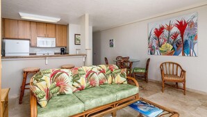 Apartamento, varias camas (Kona Reef#A12) | Zona de estar